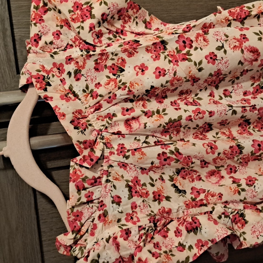 ♥️New Red floral print mock neck top - Picture 15 of 16
